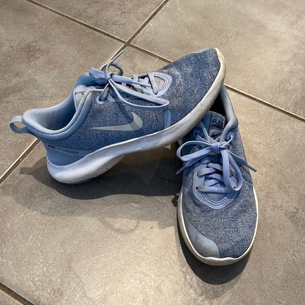 Nike Flex Experience8 Size 6